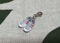 スポーツマスコットチャーム　シューズ（赤）