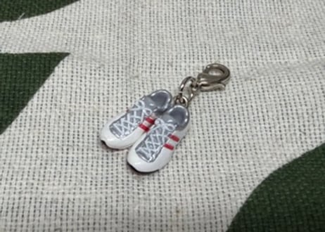 スポーツマスコットチャーム　シューズ（赤）