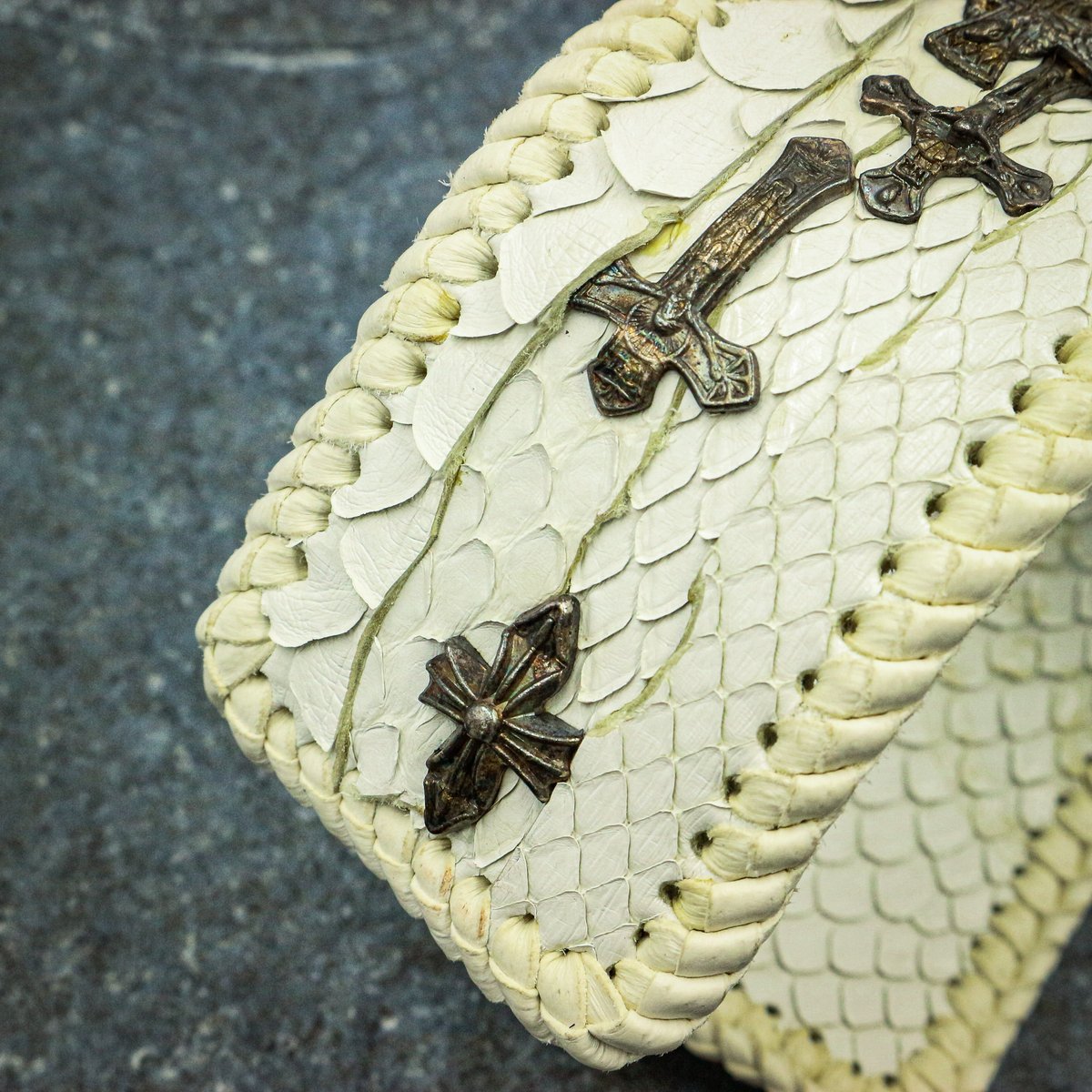 Cursed Shield (white) | GoldLeather ONLINE STORE