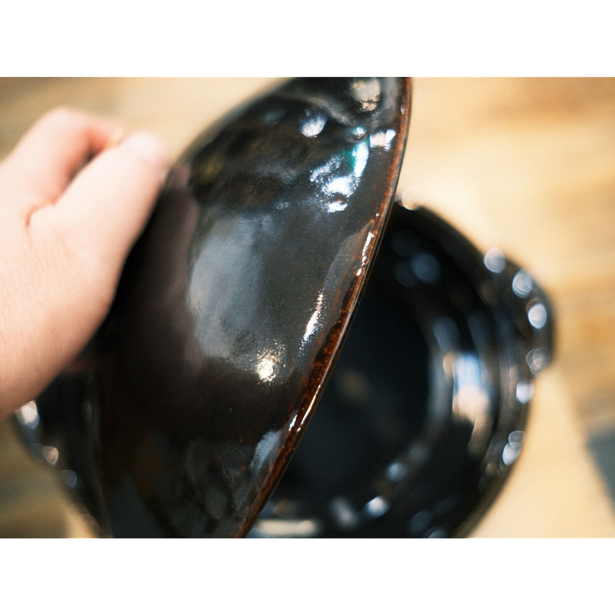 土楽窯 / 口付黒鍋 9寸 (2~4人) | mother duck ONLINE STORE 土楽窯 / 口付黒鍋 9寸 (2~4人) | mother duck ONLINE STORE