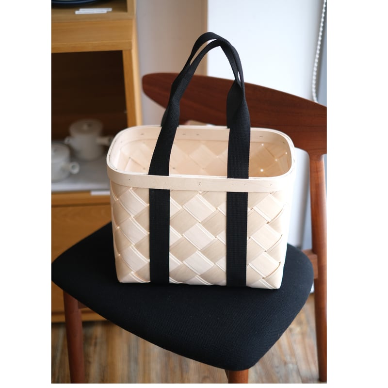 白樺のかごバッグ (M) / ブラックハンドル | mother duck ONLINE