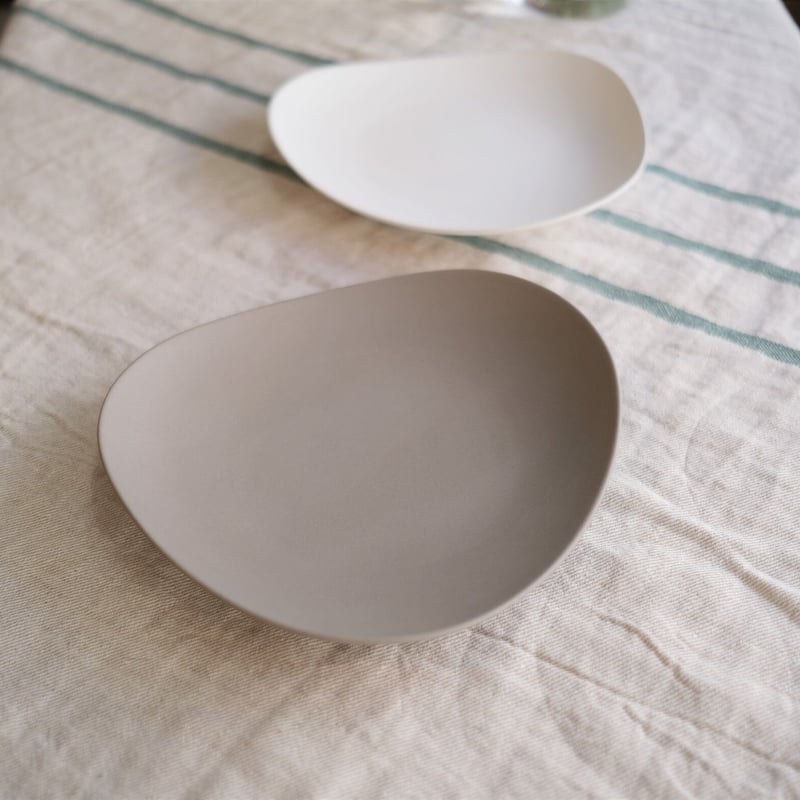 yumiko iihoshi porcelain / SHIONARI plate 195mm yumiko iihoshi porcelain / SHIONARI plate 195mm