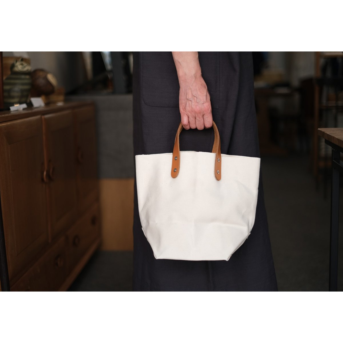 TEMBEA / DELIVERY TOTE SMALL RIVET | mother duc