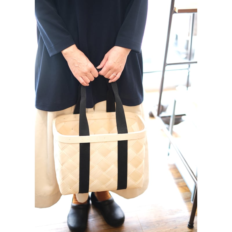 白樺のかごバッグ (M) / ブラックハンドル | mother duck ONLINE S