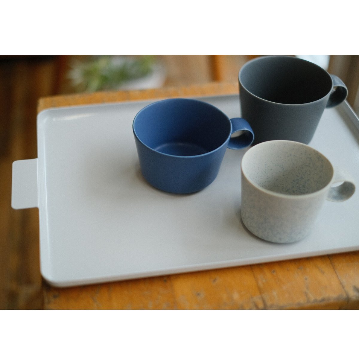 yumiko iihoshi porcelain / ʻColoredʼ aluminum t