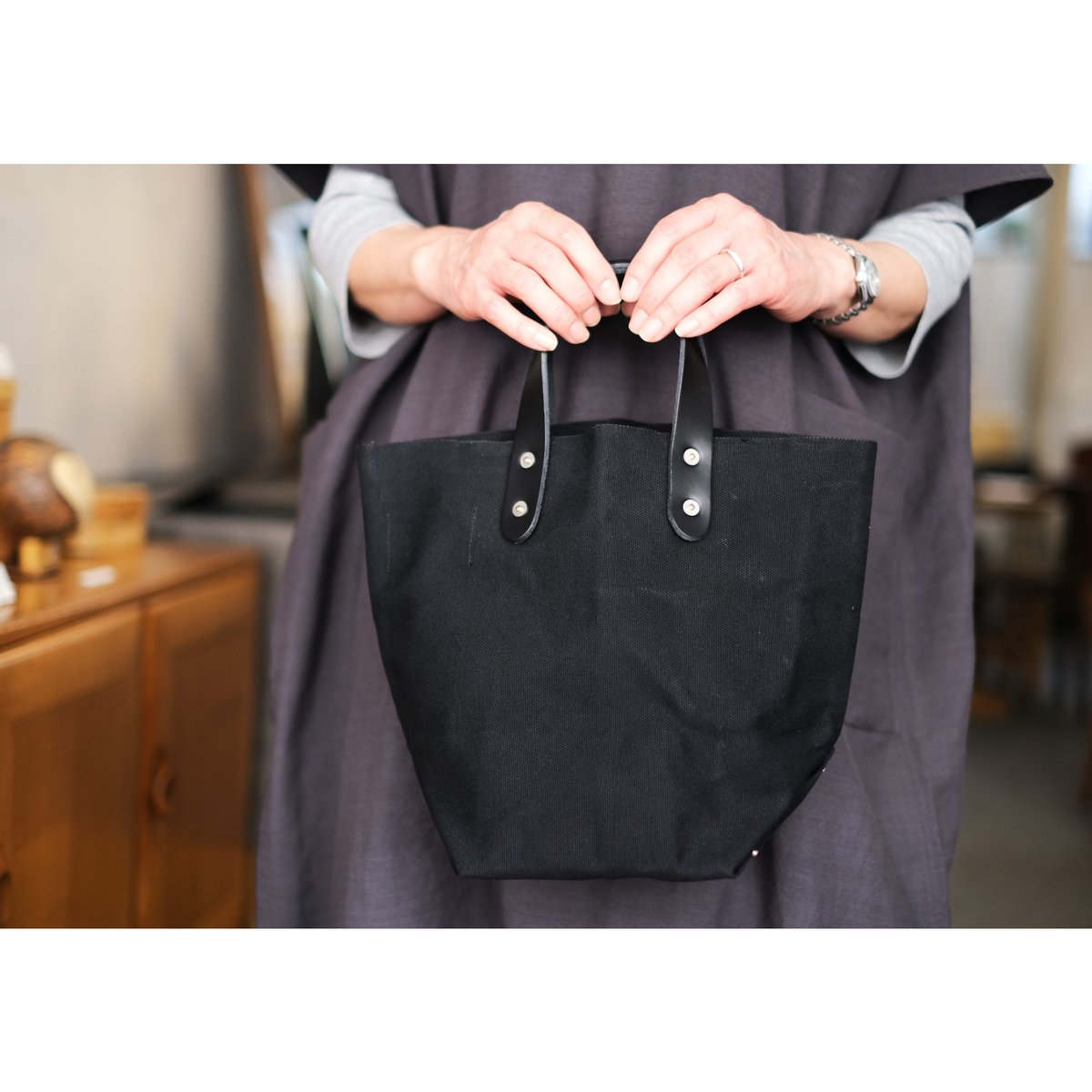 TEMBEA / DELIVERY TOTE SMALL RIVET | mother duc
