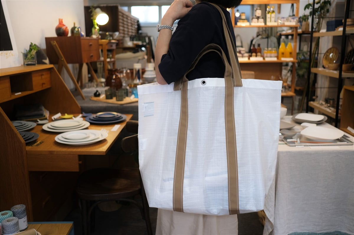 TEMBEA ユニバーサルプロダクツ別注　マーケットトート TEMBEA/MARKET TOTE MEDIUM NATURAL_NAVY/OX(NATURAL_NAVY/OX