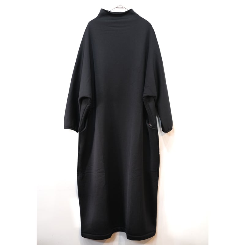 ヒムカシ / Relaxation Off Turtleneck Onepiece (POLA