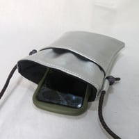 レザーサコッシュ　シルバー　着物地使用　スマホショルダー