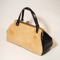 ファーがま口ショルダーバッグ　キャメルファー×ブラウンレザー2way　ハンドバッグ　和装バッグ