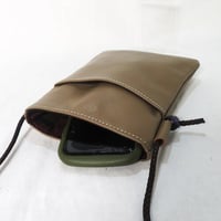 レザーサコッシュ　グレージュ　着物地使用　スマホショルダー