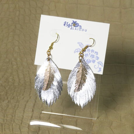 レザーピアス　羽根　シルバー