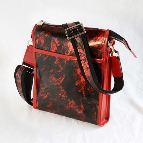 レザー 赤 ショルダーバッグ 中型 レザースクエアショルダーバッグ 赤 サイドライン赤 | 和柄レザー