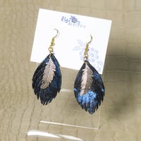 レザーピアス　羽根　ブルーブラシ