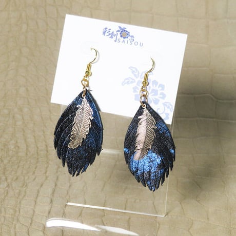 レザーピアス　羽根　ブルーブラシ