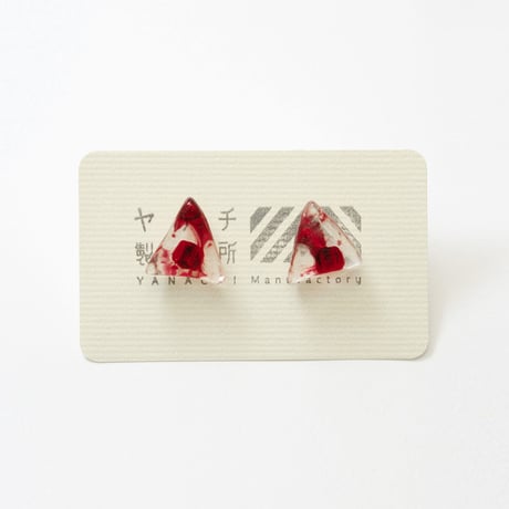 赤いピアス