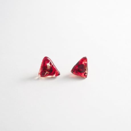 赤いピアス