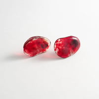 赤いピアス
