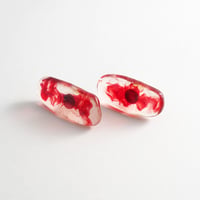 赤いピアス