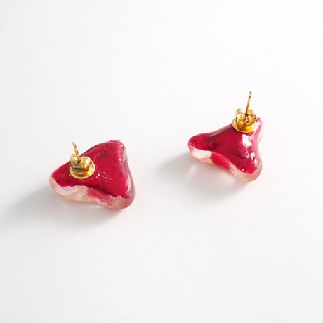 赤いピアス