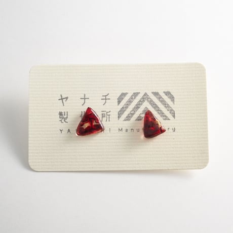 赤いピアス