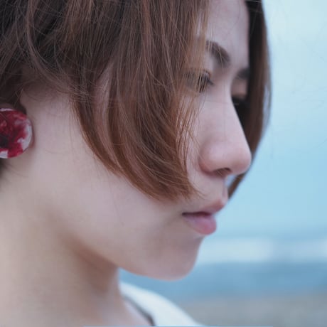 赤いイヤリング