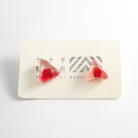 赤いピアス