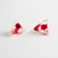赤いピアス