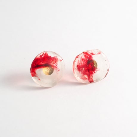 赤いピアス