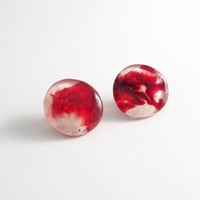 赤いピアス
