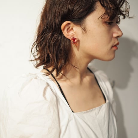 赤いピアス