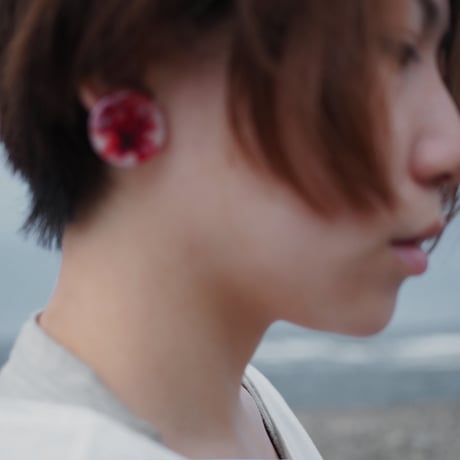 赤いイヤリング