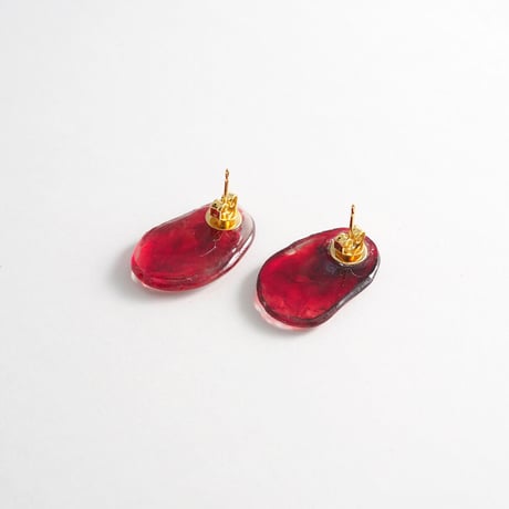 赤いピアス