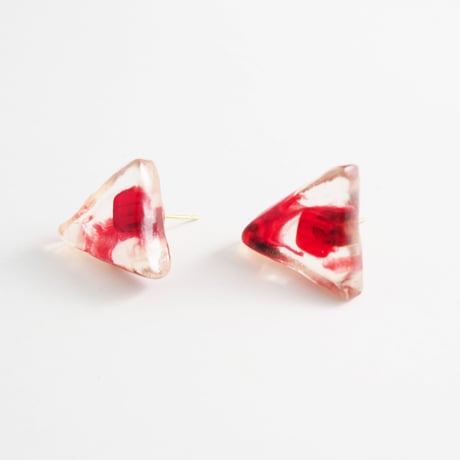 赤いピアス