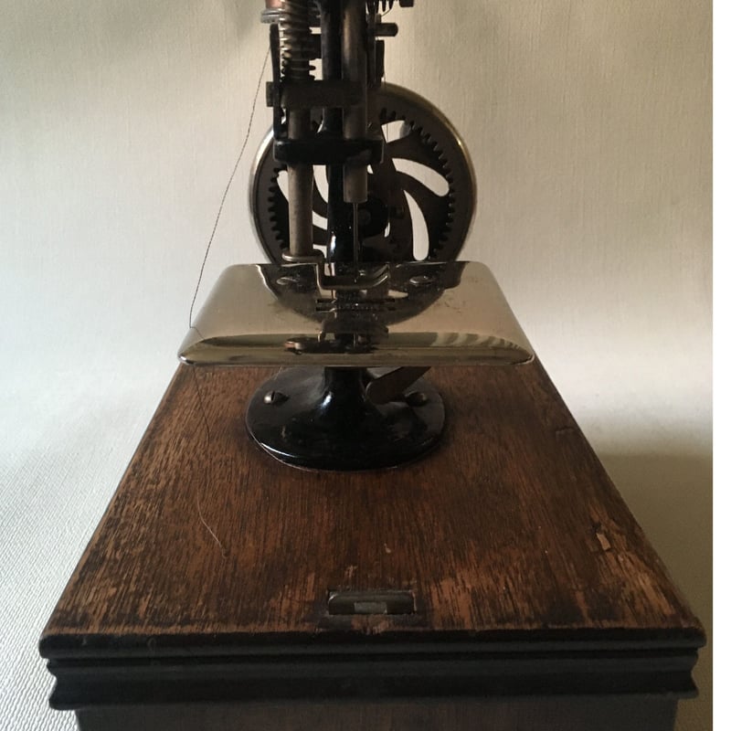 手動式小型ミシン Lead machine (引き出し無し） 昭和初期頃 | れいゆ