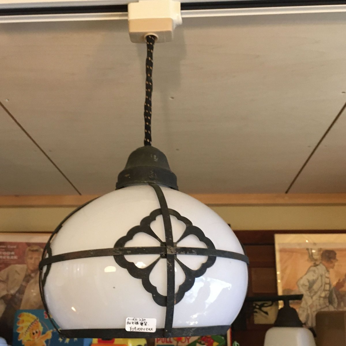 昭和　レトロ　乳白硝子 花柄 すみれ ペンダントライト ガラスランプシェード 昭和 レトロ 乳白硝子 花柄 すみれ ペンダントライト ガラスランプ