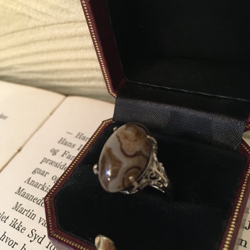 ヴィンテージ天眼石(ブラウン縞メノウ）リング 唐草台座 K14WG