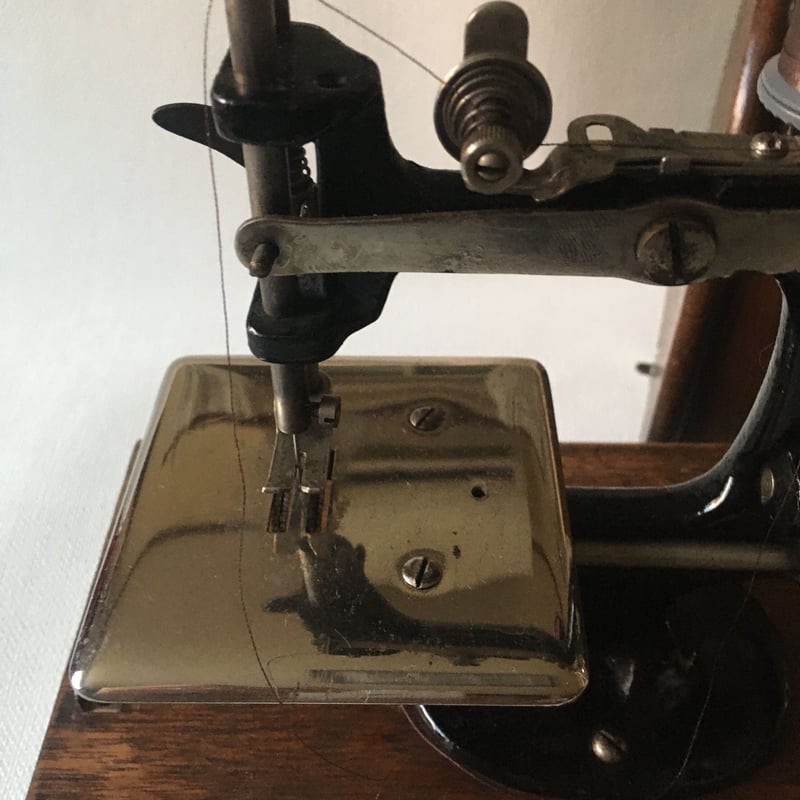 手動式小型ミシン Lead machine (引き出し無し） 昭和初期頃