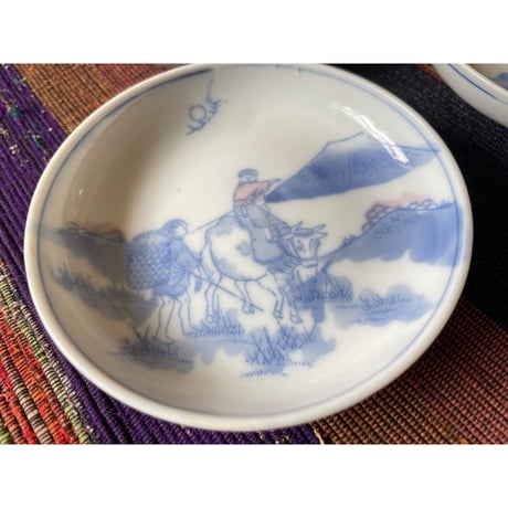 伊万里染付三寸皿　富士と農民　昭和初期