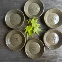 陶器豆皿　陽刻梅文様　江戸後期頃　(産地不明)