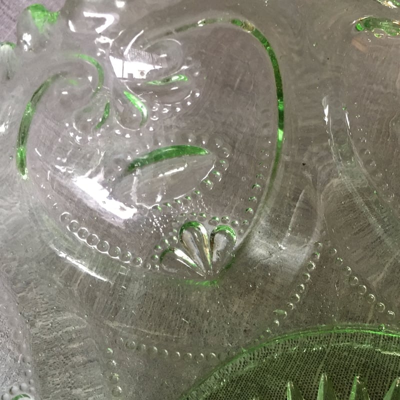 プレスガラスコンポート鉢 波形ハート文様グリーンガラス 昭和初期