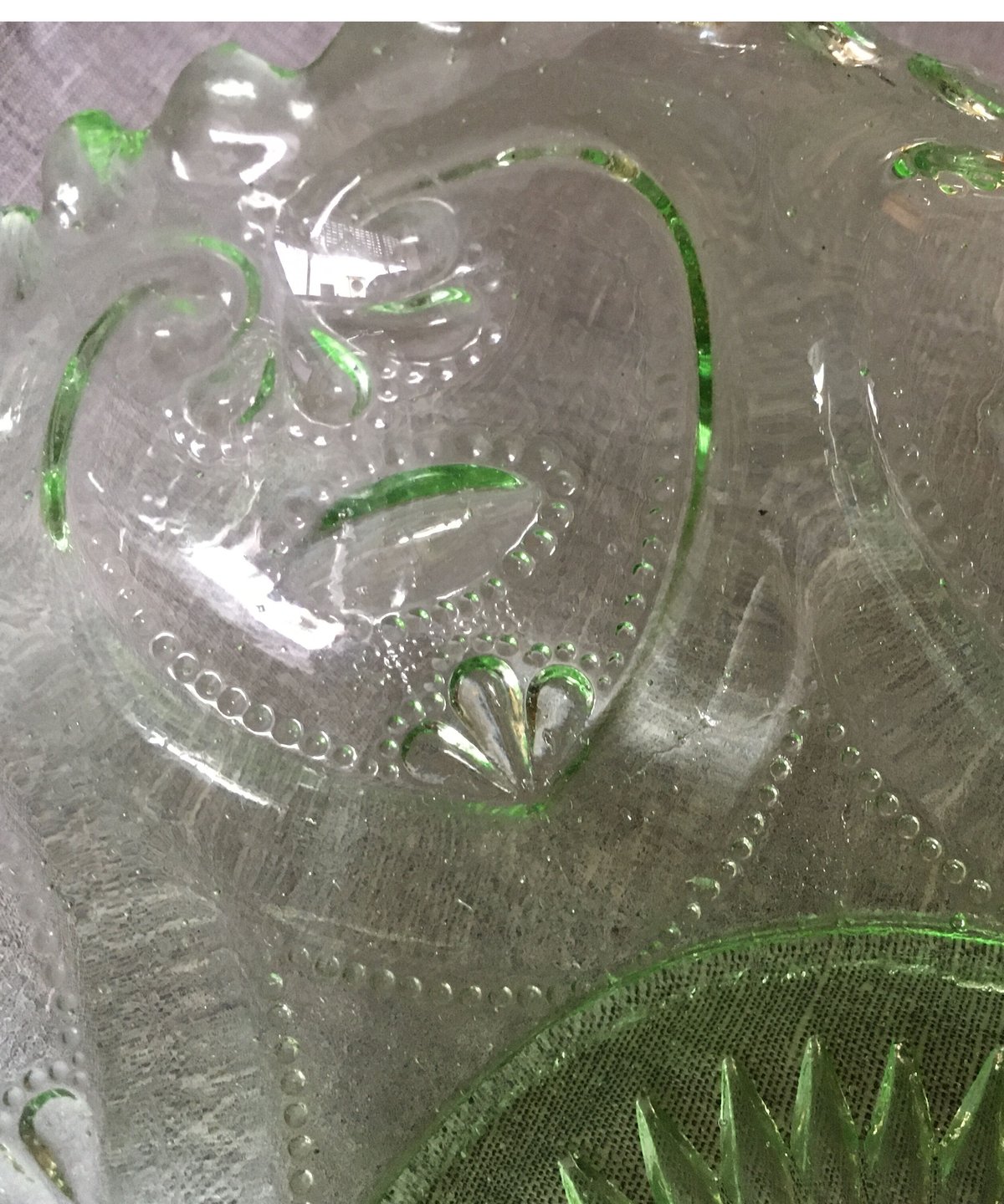 プレスガラス　コンポート プレスガラスコンポート鉢 波形ハート文様グリーンガラス 昭和