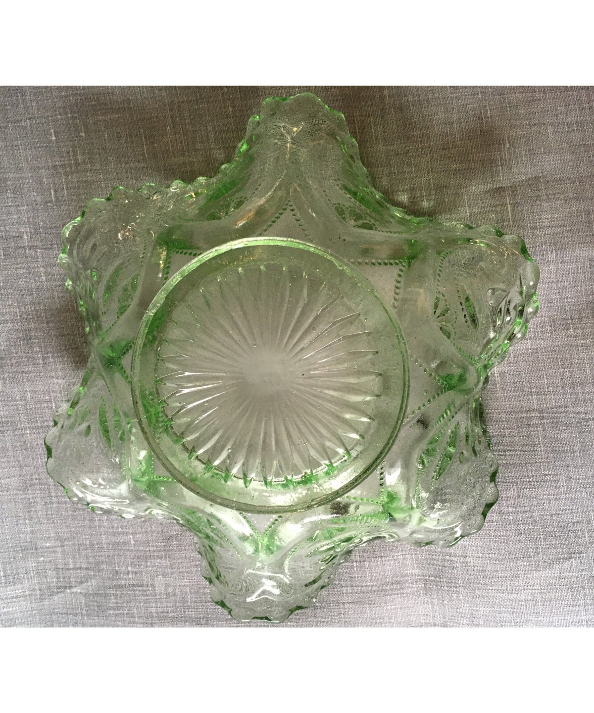 フリルガラス　プレスガラス　骨董品　グリーン　緑　昭和初期 フリルガラス プレスガラス 骨董品 グリーン 緑 昭和初期