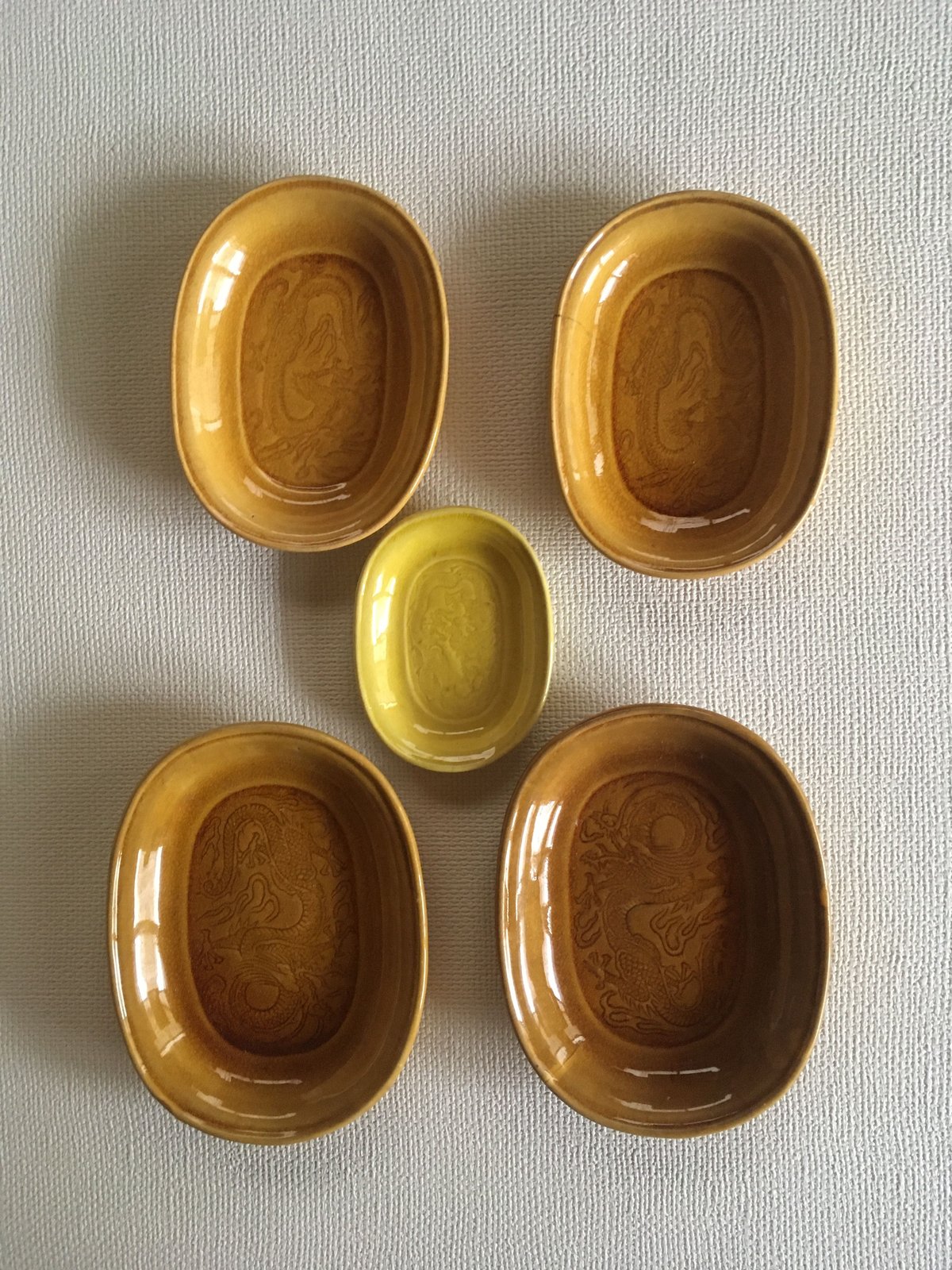 珉平焼 珍しいレモンイエロー 黄釉 陰刻 龍紋 小皿 小判型 4枚 セール 