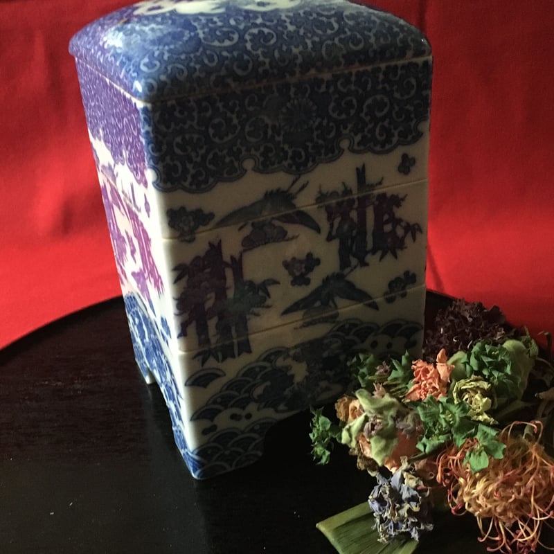 珍品！【印判　菊尽くし文様　四段角重】伊万里 珍品！【印判 菊尽くし文様 四段角重】伊万里