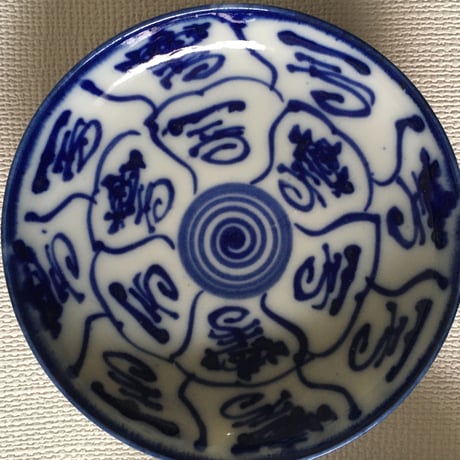瀬戸染付小皿　渦巻なずな文様　明治時代