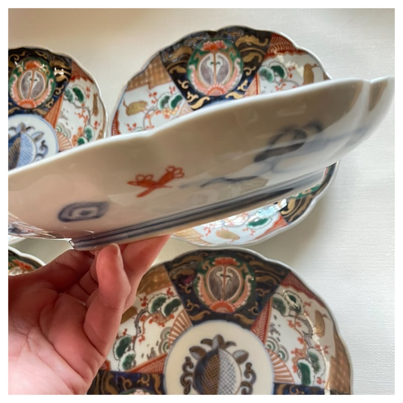 伊万里色絵錦手八寸皿 柘榴松梅鶴花文様 大正期 | れいゆぅる 伊万里色絵錦手八寸皿 柘榴松梅鶴花文様 大正期 | れいゆぅる