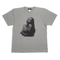 09 PHOTO T-SHIRT "SADE" GREY