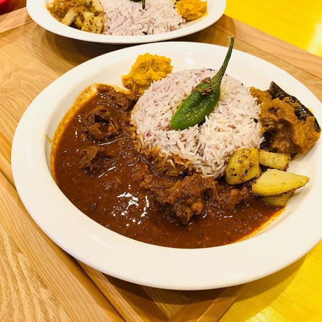 メタメタすくいやすいカレー皿（白）