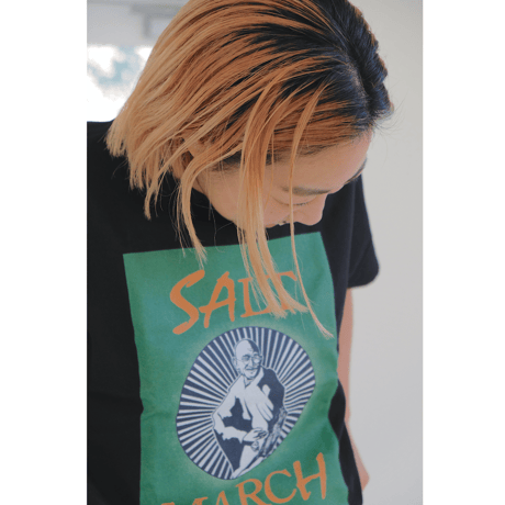 ガンジーの歴史的塩対応Tシャツ【カロンジ色／カラー】